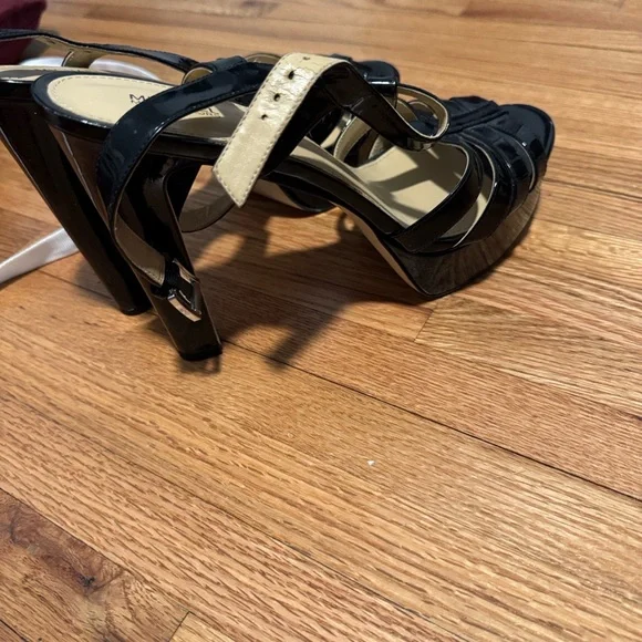 Michael Kors Glossy Black Catalina Heels - Picture 5 of 5